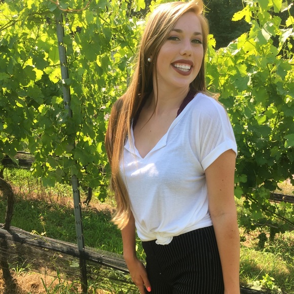 Meet your Posher, Makyla - Picture 1 of 1